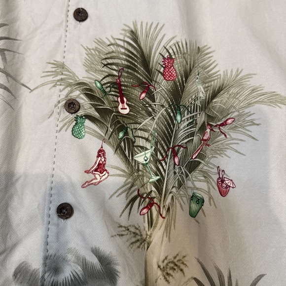 TOMMY BAHAMA Christmas Hawaiian Shirt Hula Girls Palms Guitars Decor Men's XL - Picture 2 of 16